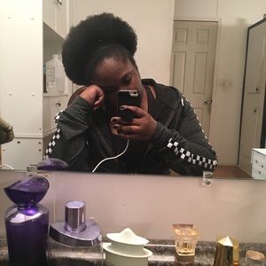 Meet your Posher, Maya